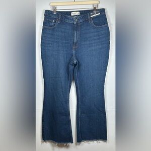 NWT Abercrombie & Fitch “Curve Love”Jeans. High Rise. Vintage Flare. Siz…